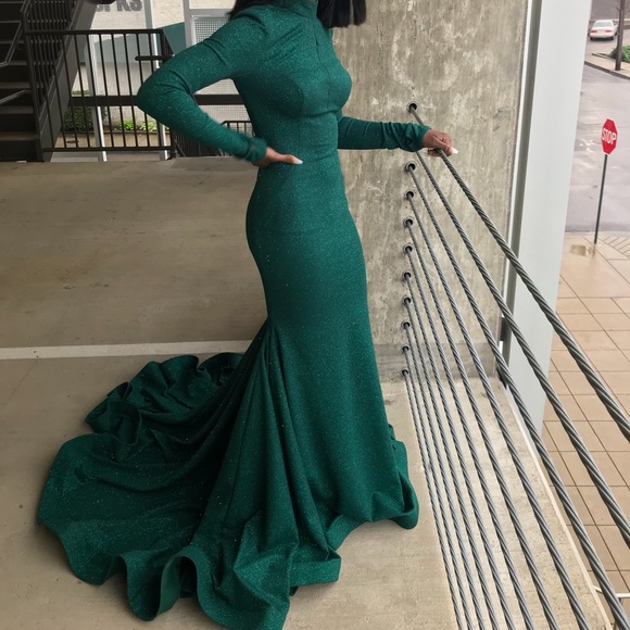 I am selling my Jovani prom dress. - Picture 8 of 8